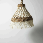 "Lámpara 'Savana' de Flecos y Contraste"